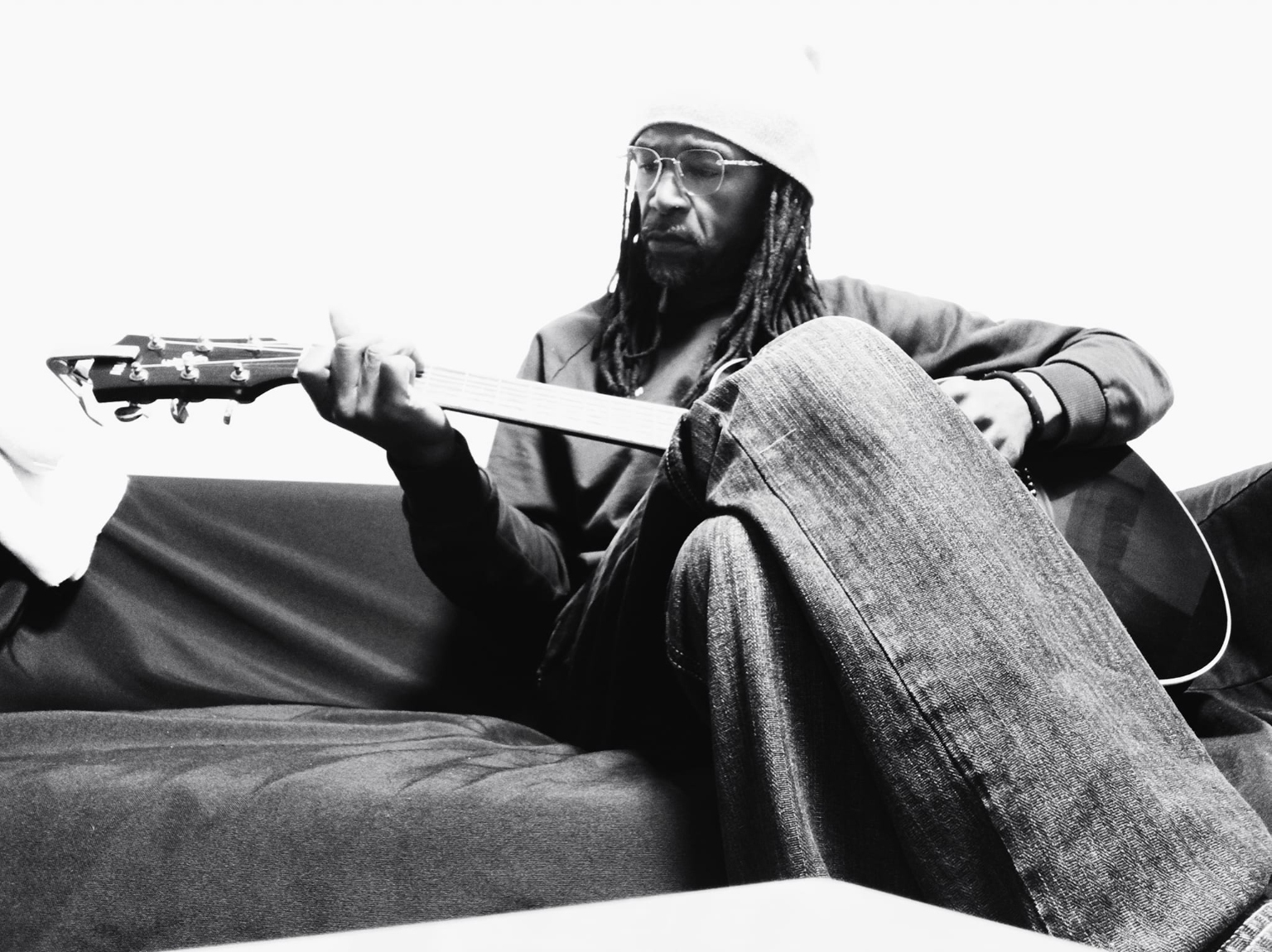 Sadou MANÉ artiste auteur-compositeur-interprète